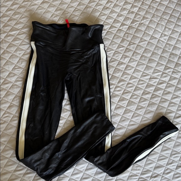 Spanx Faux Leather Stripe Leggings Women’s Very Black Hidden Shaping SMALL - Picture 4 of 5